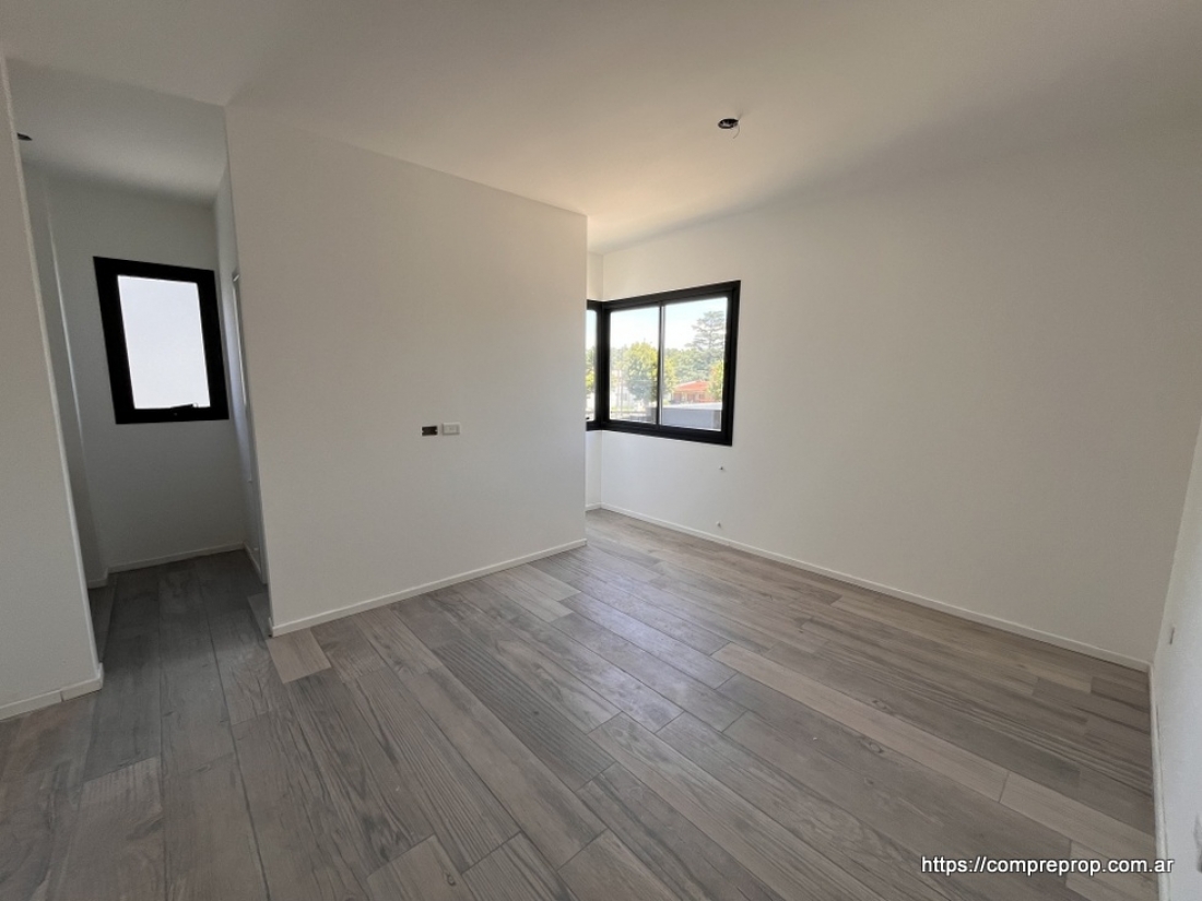 DUPLEX EN VENTA 3 DORMITORIOS COMPLEJO EL REFUGIO ARGUELLO