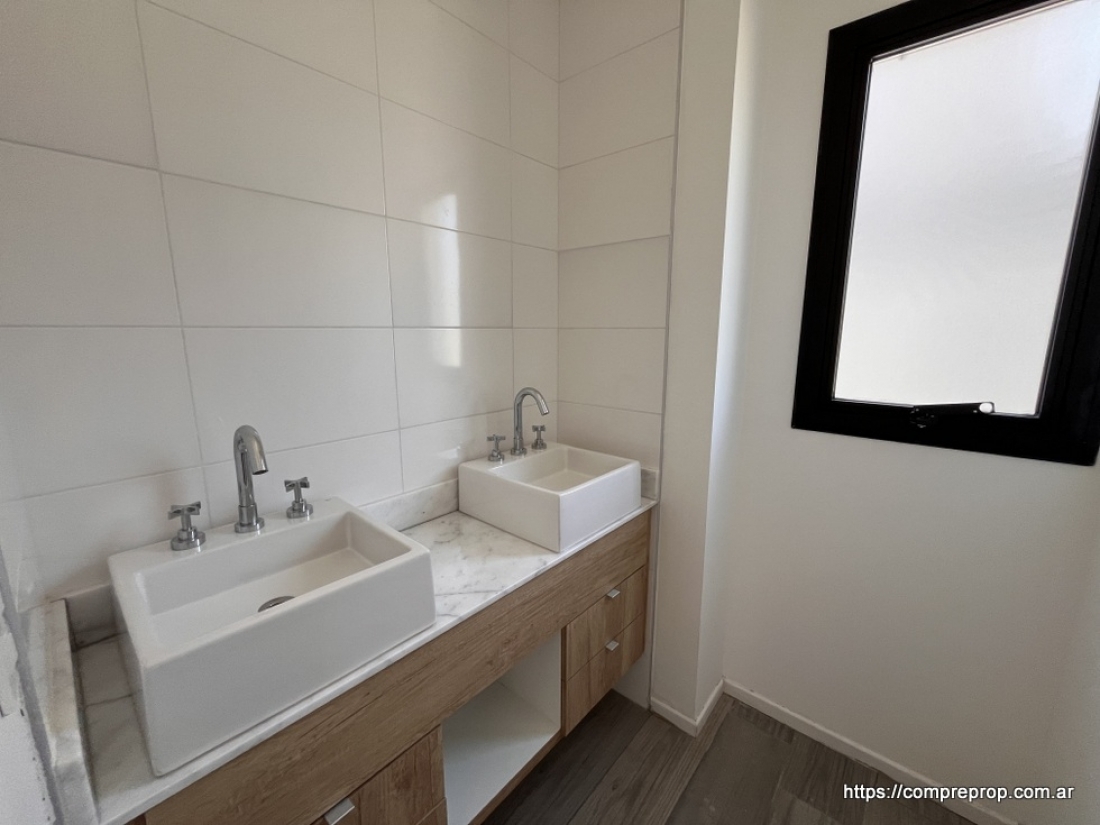 DUPLEX EN VENTA 3 DORMITORIOS COMPLEJO EL REFUGIO ARGUELLO