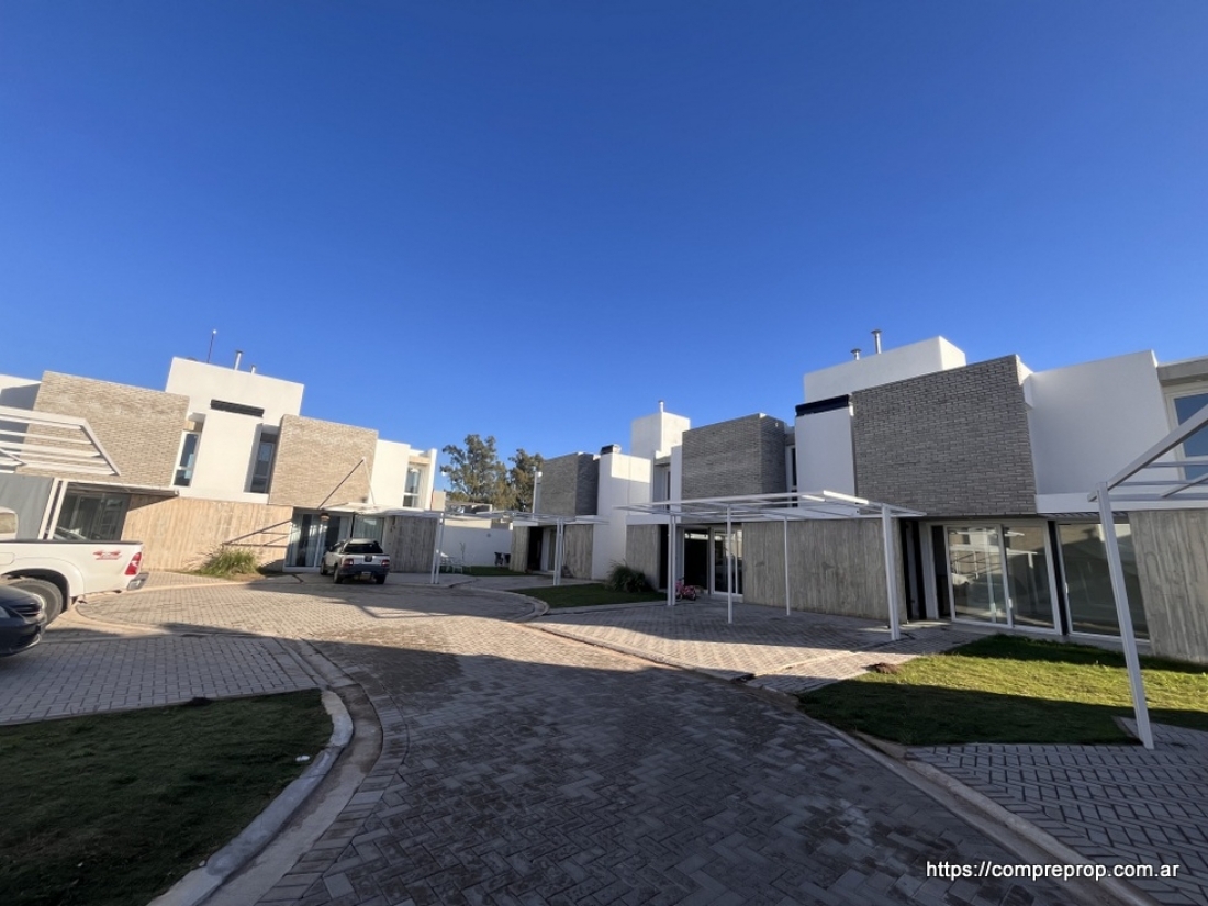 DUPLEX EN VENTA LA CALANDRIA DOS DORMITORIOS