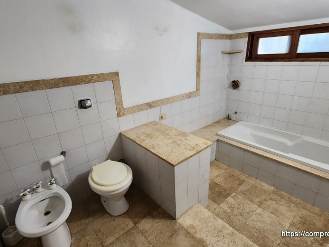 VILLA ALLENDE GOLF CASA EN VENTA CINCO LOTES 