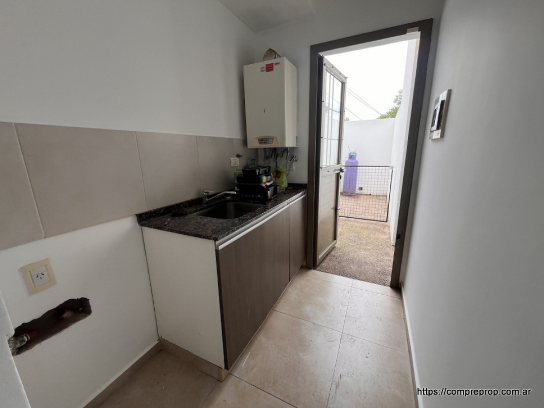 DUPLEX EN VENTA 3 DORMITORIOS HOUSING VILLA WARCALDE CON PILETA