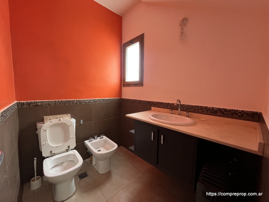 DUPLEX EN VENTA 3 DORMITORIOS HOUSING VILLA WARCALDE CON PILETA