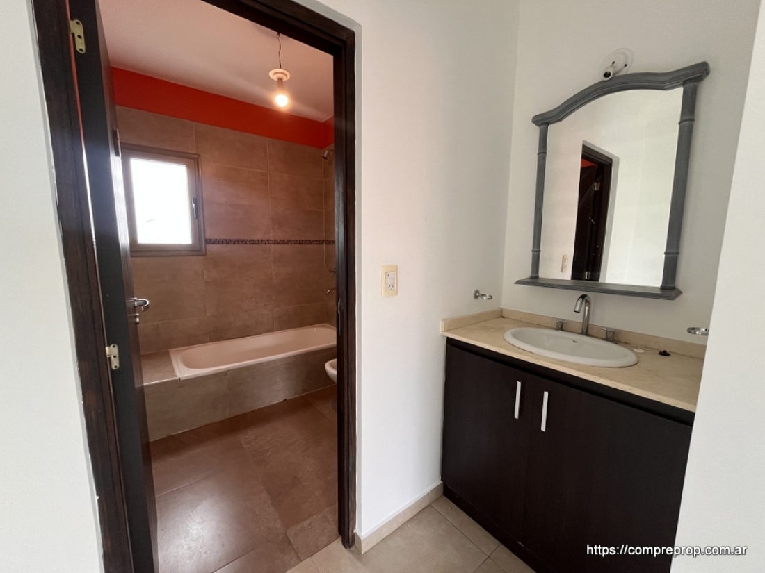 DUPLEX EN VENTA 3 DORMITORIOS HOUSING VILLA WARCALDE CON PILETA