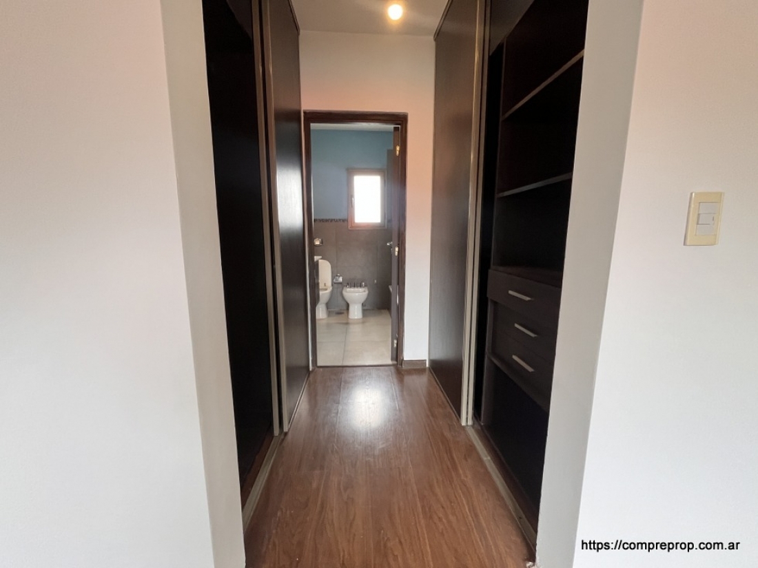 DUPLEX EN VENTA 3 DORMITORIOS HOUSING VILLA WARCALDE CON PILETA