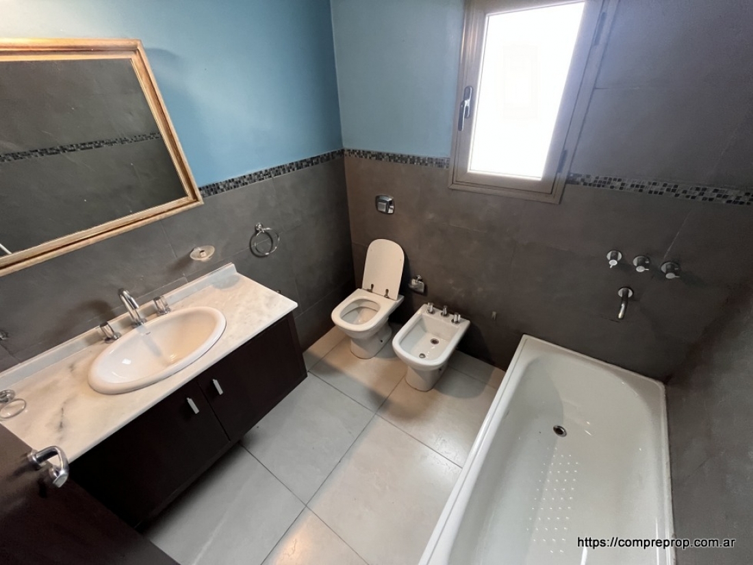 DUPLEX EN VENTA 3 DORMITORIOS HOUSING VILLA WARCALDE CON PILETA