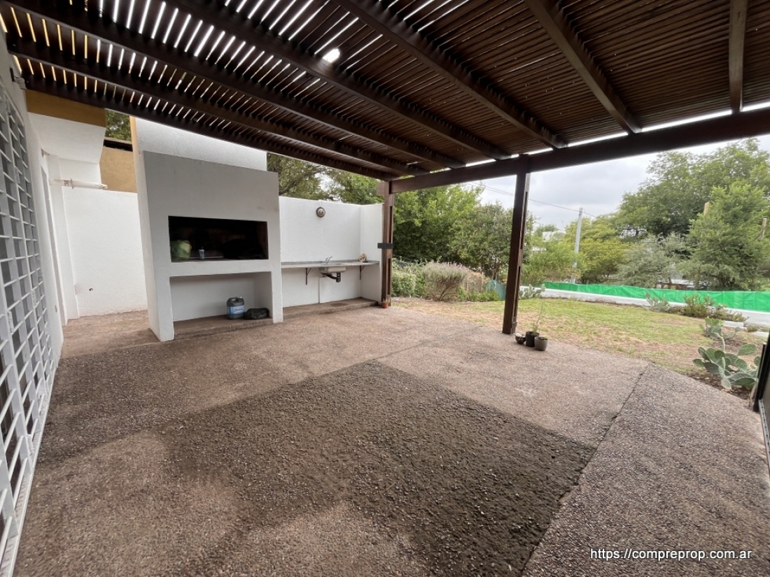 DUPLEX EN VENTA 3 DORMITORIOS HOUSING VILLA WARCALDE CON PILETA