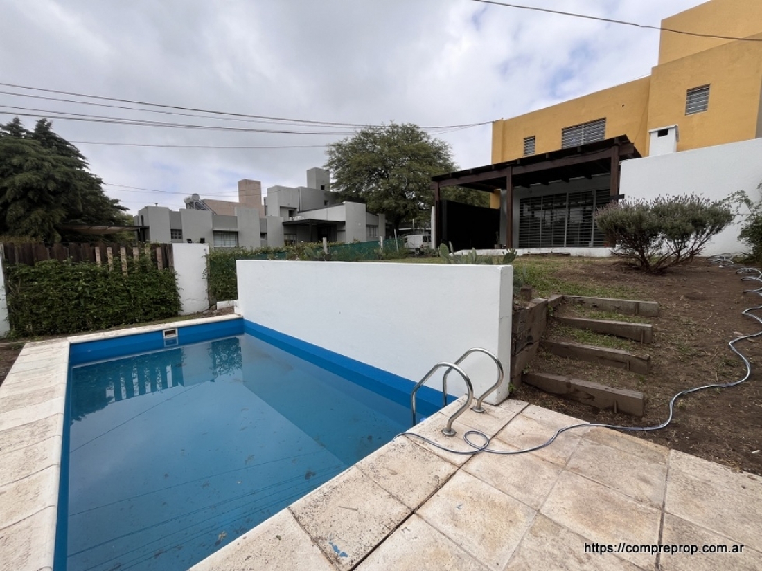 DUPLEX EN VENTA 3 DORMITORIOS HOUSING VILLA WARCALDE CON PILETA