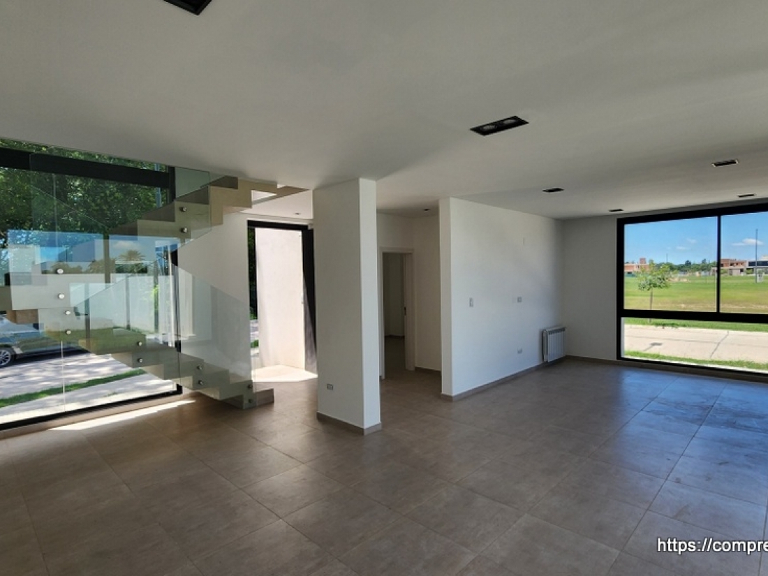 CAMPO CHICO ZONA SUR CASA EN VENTA 3 DORMITORIOS + ESCRITORIO