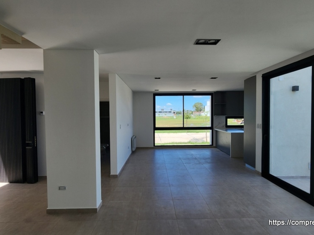 CAMPO CHICO ZONA SUR CASA EN VENTA 3 DORMITORIOS + ESCRITORIO