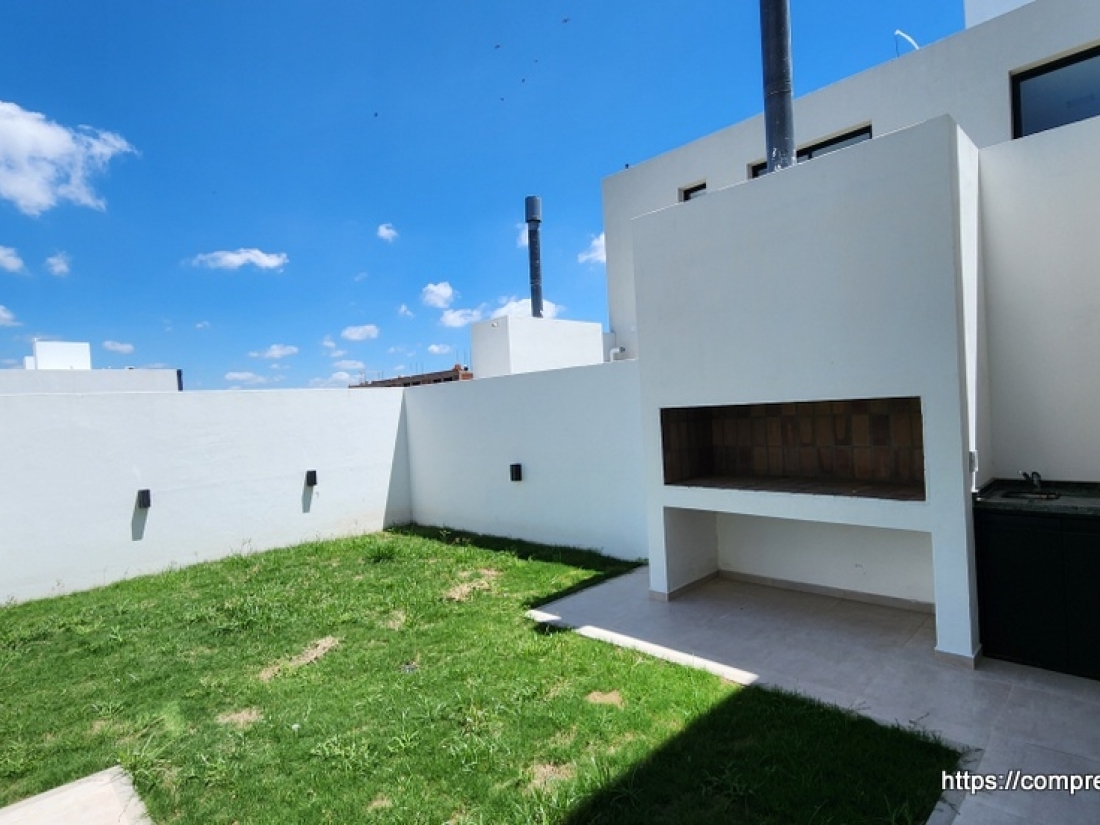 CAMPO CHICO ZONA SUR CASA EN VENTA 3 DORMITORIOS + ESCRITORIO
