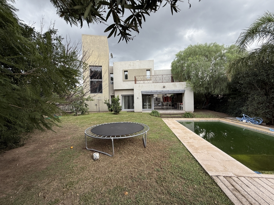 VALLE ESCONDIDO TERRAZAS CASA EN VENTA 4 DORMITORIOS APTO CR�DITO