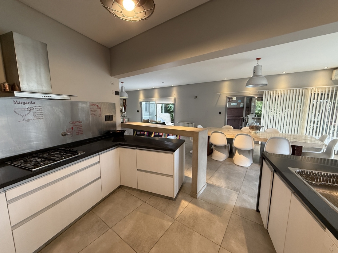 VALLE ESCONDIDO TERRAZAS CASA EN VENTA 4 DORMITORIOS APTO CR�DITO