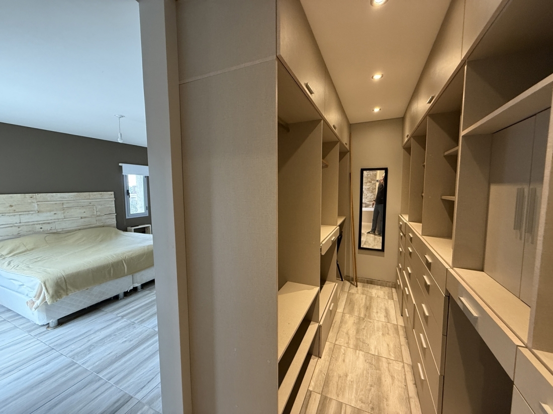 VALLE ESCONDIDO TERRAZAS CASA EN VENTA 4 DORMITORIOS APTO CR�DITO