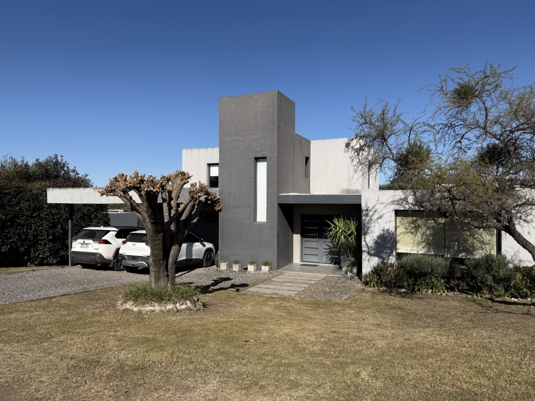 ESTANCIA Q2 CASA EN VENTA CENTRAL 3 DORMITORIOS