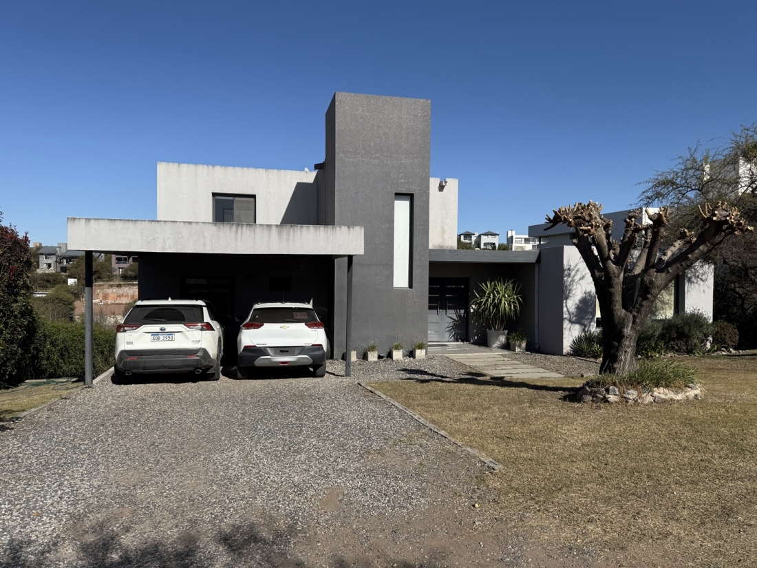 ESTANCIA Q2 CASA EN VENTA CENTRAL 3 DORMITORIOS