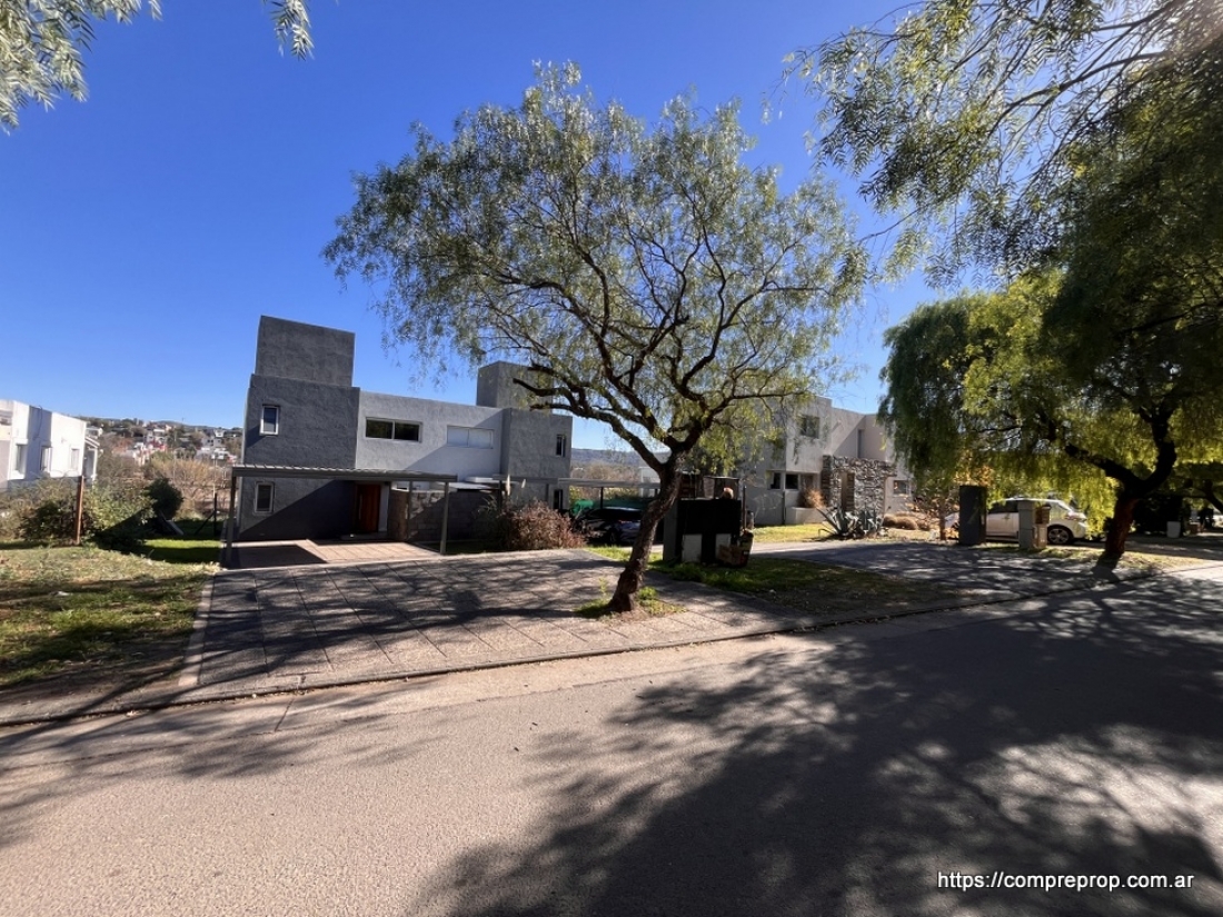 DUPLEX EN VENTA LA CUESTA 3 DORMITORIOS