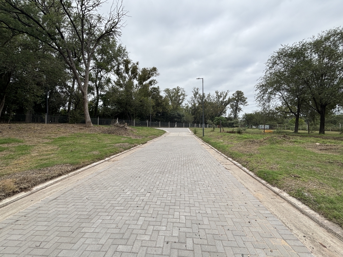 JARDIN INGLES 2 VALLE ESCONDIDO LOTE EN VENTA APTO PERMUTA