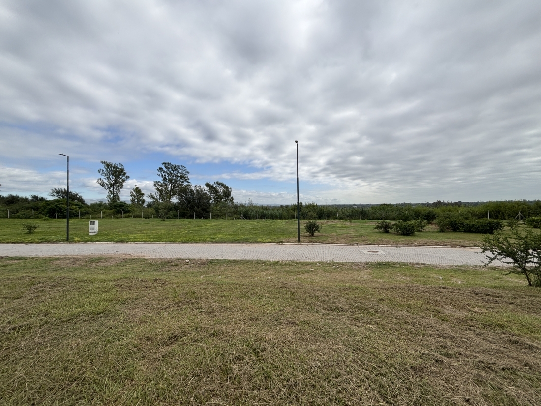 JARDIN INGLES 2 VALLE ESCONDIDO LOTE EN VENTA APTO PERMUTA