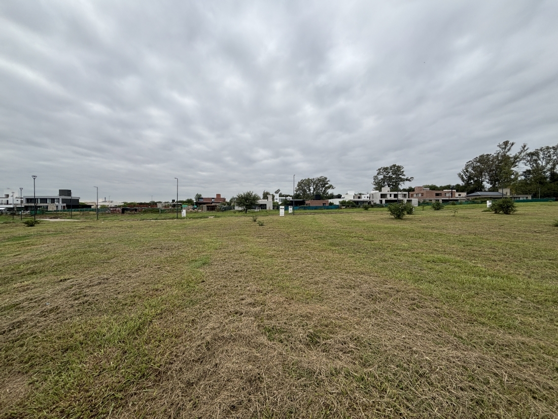 JARDIN INGLES 2 VALLE ESCONDIDO LOTE EN VENTA APTO PERMUTA