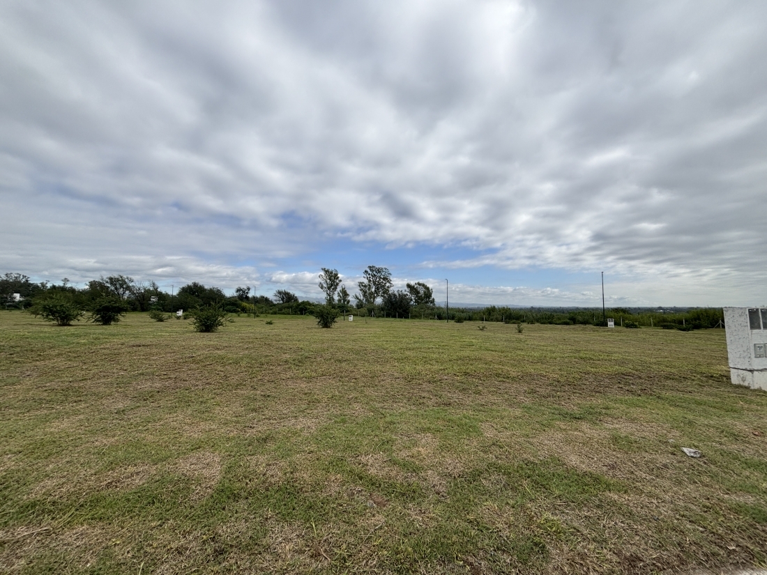 JARDIN INGLES 2 VALLE ESCONDIDO LOTE EN VENTA APTO PERMUTA