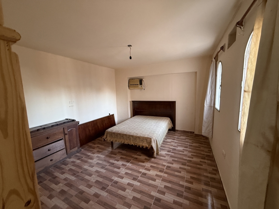 CASA EN VENTA 5 DORMITORIOS ARGUELLO LASALLE