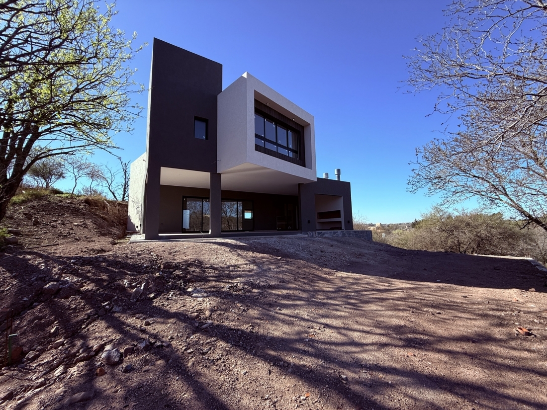 ESTANCIA Q2 CASA EN VENTA A ESTRENAR CENTRAL 3 DORMITORIOS