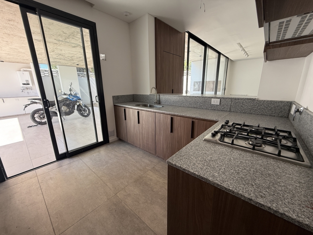 D�PLEX EN VENTA HOUSING CERRO DE LAS ROSAS 3 DORMITORIOS