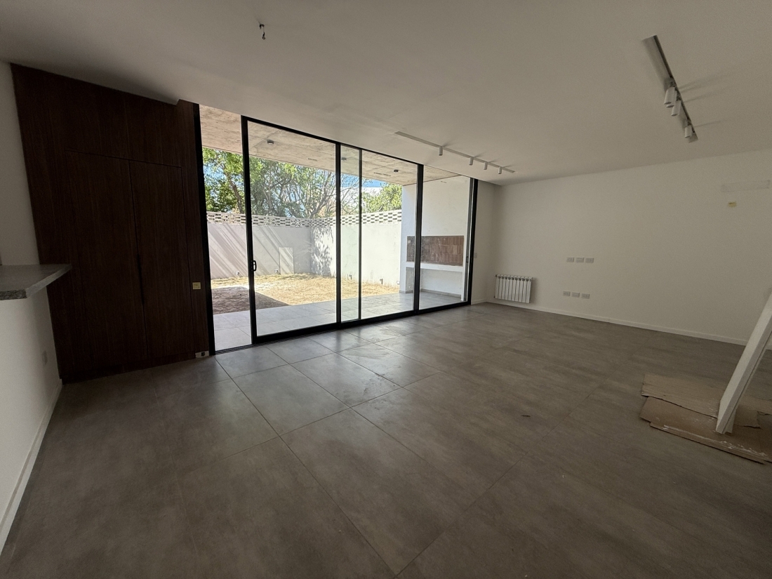 D�PLEX EN VENTA HOUSING CERRO DE LAS ROSAS 3 DORMITORIOS