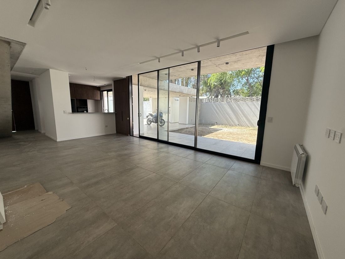 D�PLEX EN VENTA HOUSING CERRO DE LAS ROSAS 3 DORMITORIOS