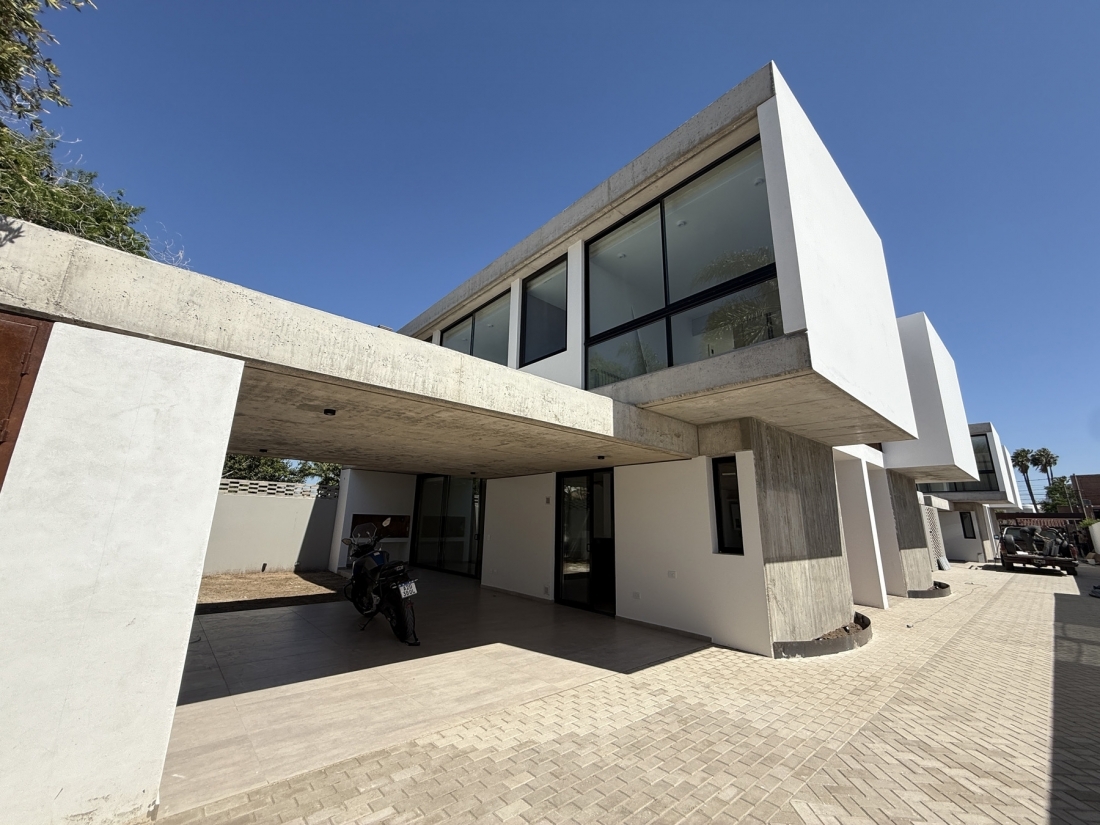 D�PLEX EN VENTA HOUSING CERRO DE LAS ROSAS 3 DORMITORIOS