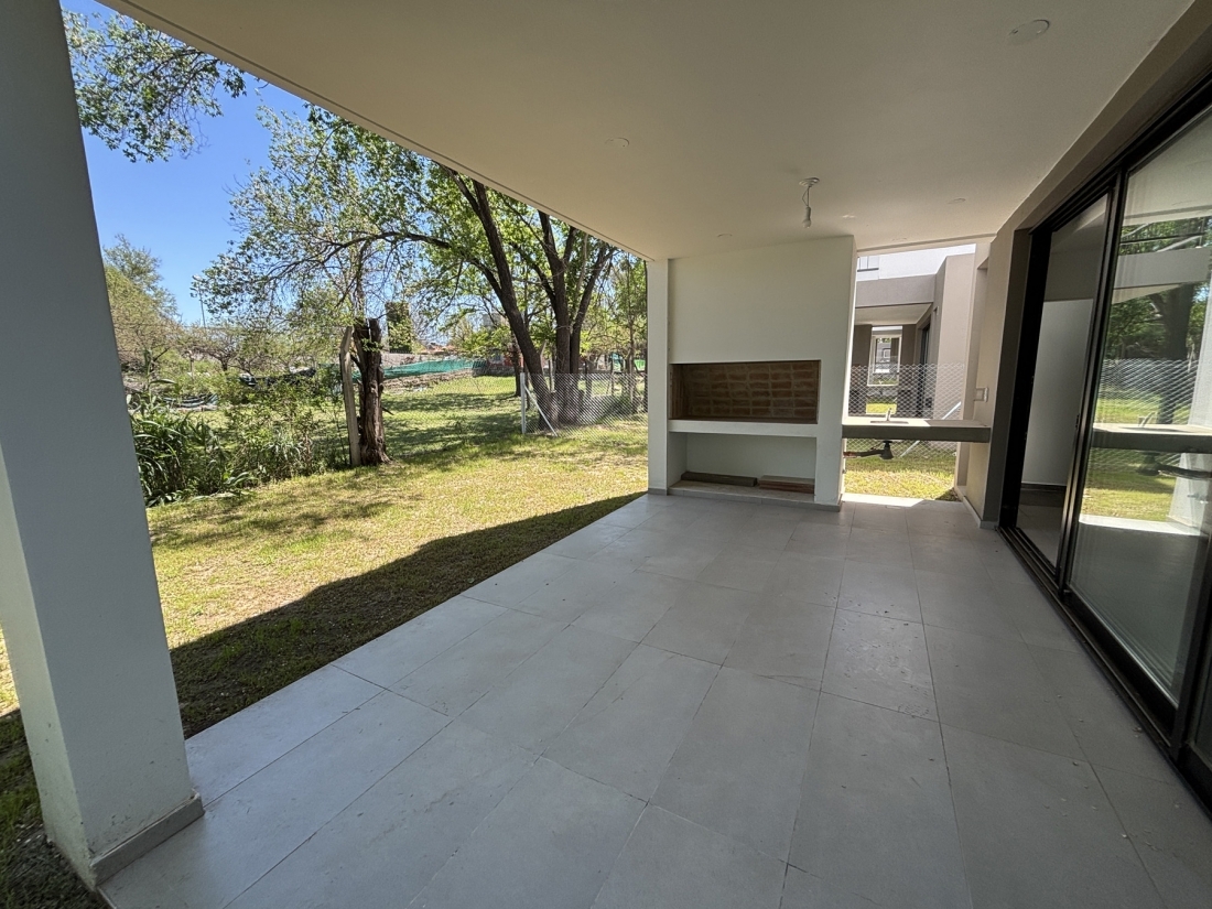 EL REFUGIO HOUSING DUPLEX EN VENTA 3 DORMITORIOS Y ESCRITORIO