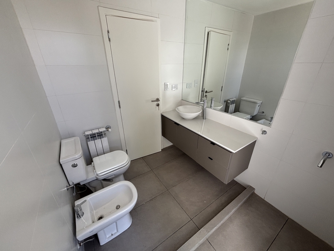 EL REFUGIO HOUSING DUPLEX EN VENTA 3 DORMITORIOS Y ESCRITORIO