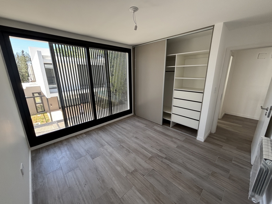 EL REFUGIO HOUSING DUPLEX EN VENTA 3 DORMITORIOS Y ESCRITORIO