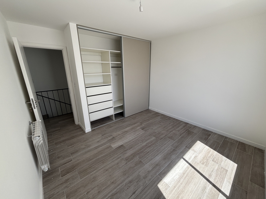 EL REFUGIO HOUSING DUPLEX EN VENTA 3 DORMITORIOS Y ESCRITORIO