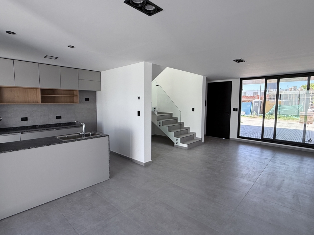 CAMPO CHICO ZONA SUR D�PLEX EN VENTA 3 DORMITORIOS 