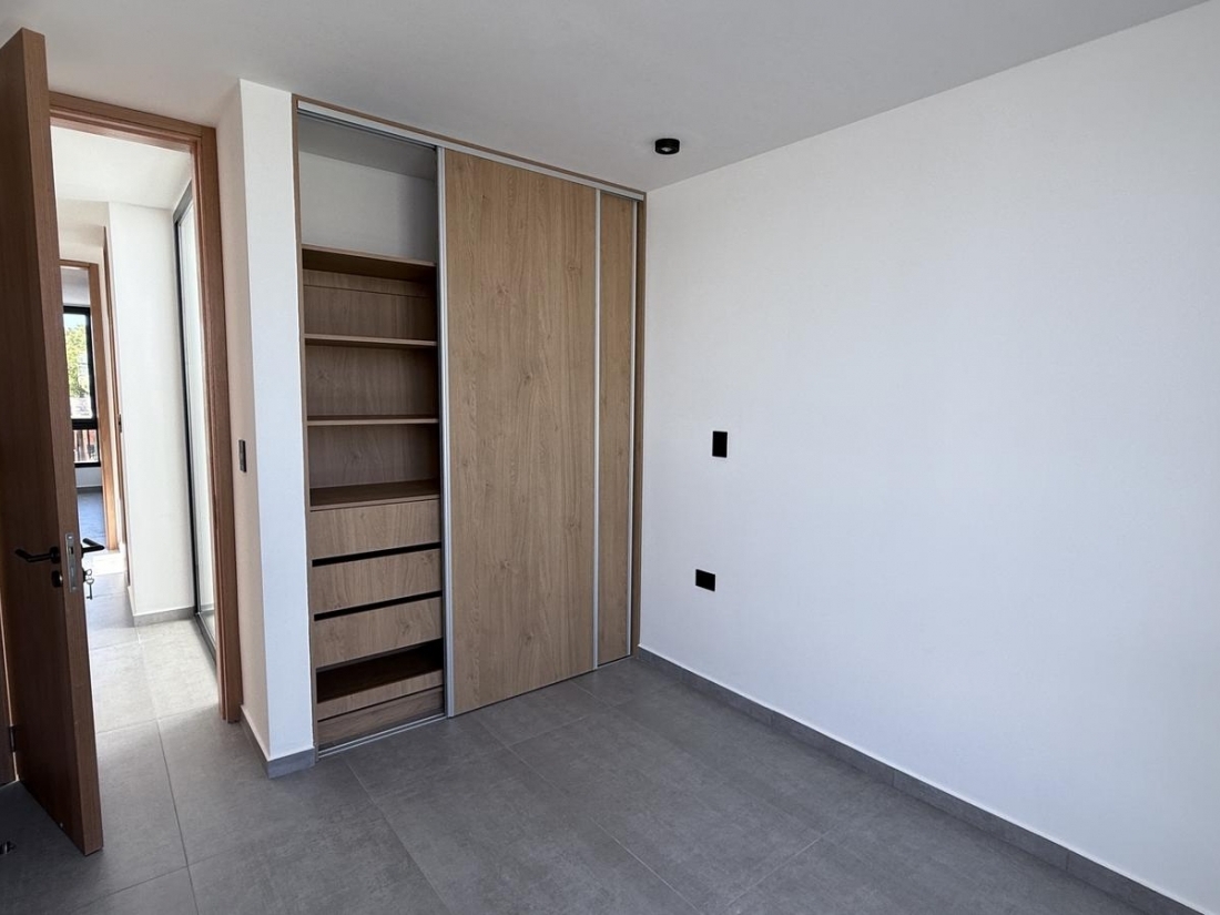 ALQUILER EN CAMPO CHICO ZONA SUR D�PLEX DE 3 DORMITORIOS