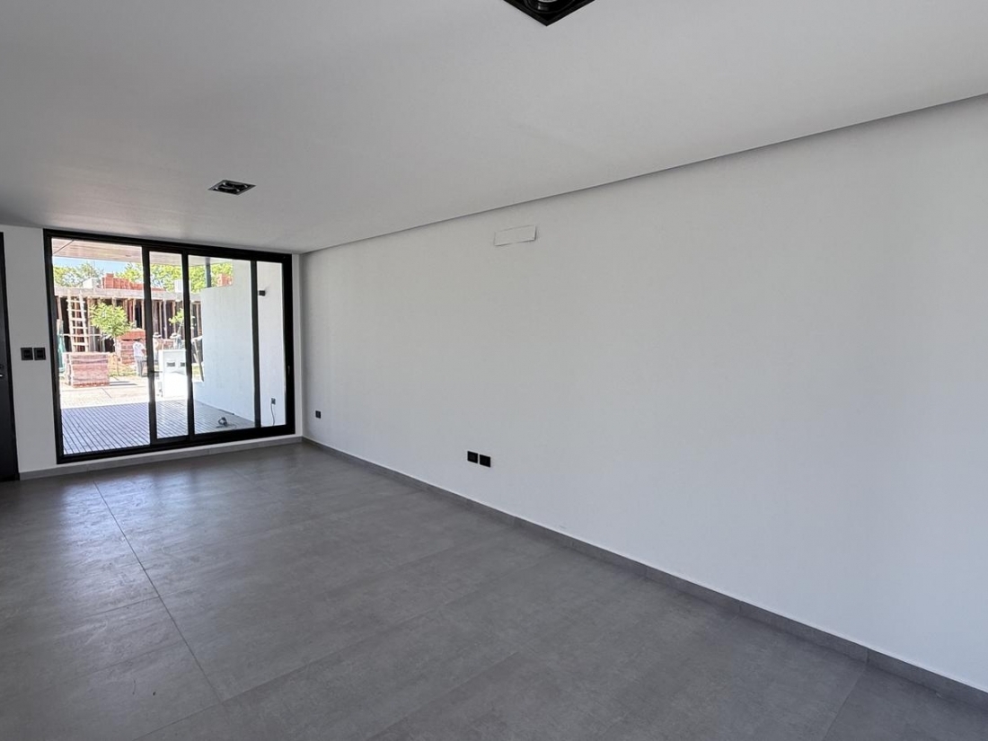 ALQUILER EN CAMPO CHICO ZONA SUR D�PLEX DE 3 DORMITORIOS