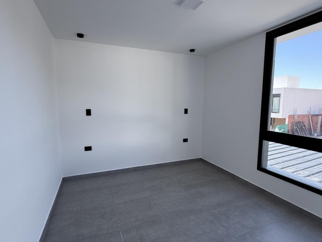 ALQUILER EN CAMPO CHICO ZONA SUR D�PLEX DE 3 DORMITORIOS