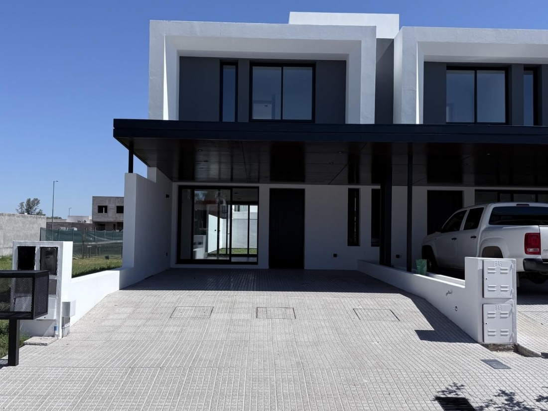 ALQUILER EN CAMPO CHICO ZONA SUR D�PLEX DE 3 DORMITORIOS