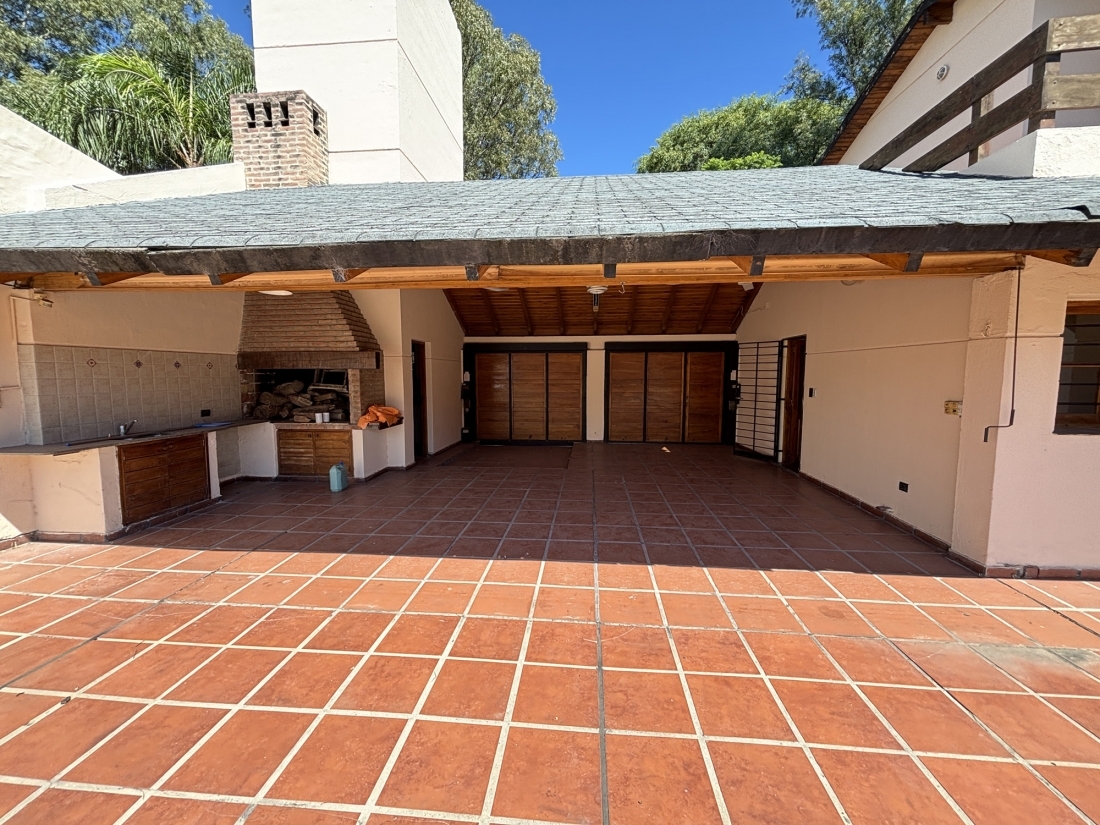 CASA EN VENTA TABLADA PARK 4 DORMITORIOS APTO CREDITO