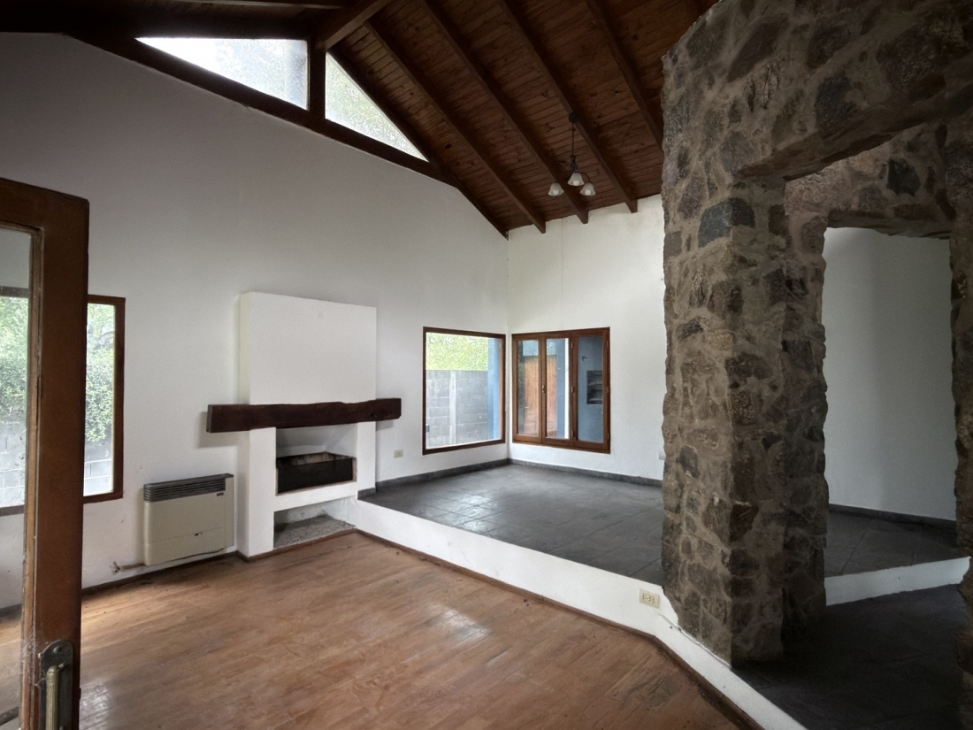 CASA EN VENTA HOUSING SAN JOSE 3 DORMITORIOS CON PILETA