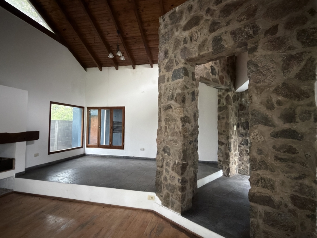 CASA EN VENTA HOUSING SAN JOSE 3 DORMITORIOS CON PILETA