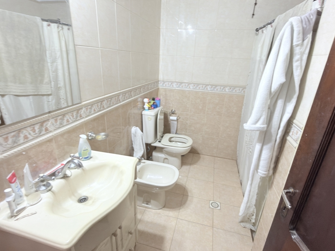 LOTE CON CASAS EN VENTA APTO HOUSING ARGUELLO ZONA LASALLE 