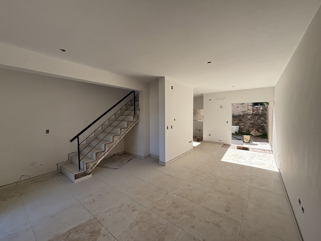 D�PLEX EN VENTA 2 DORMITORIOS VILLA ALLENDE CENTRO A ESTRENAR	