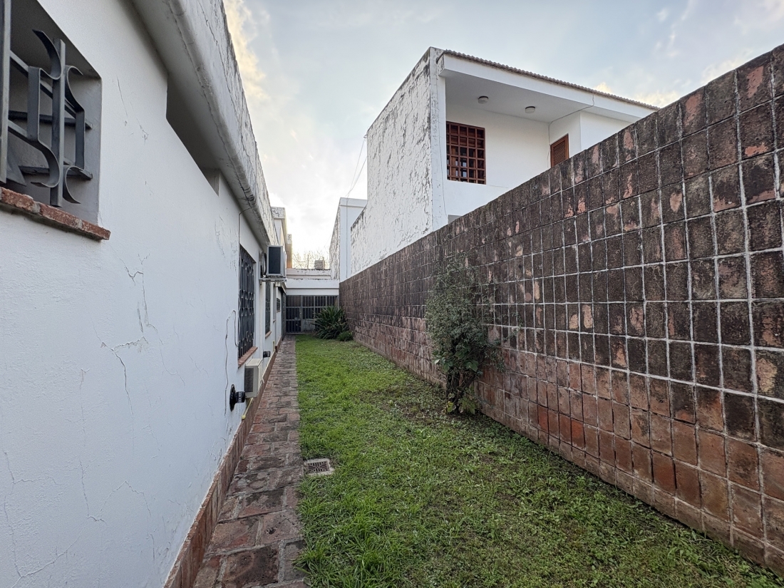 PARQUE CHACABUCO CASA EN VENTA 4 DORMITORIOS