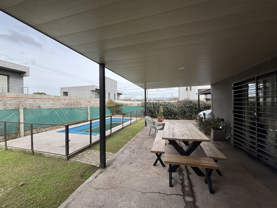 CASA EN VENTA 2 DORMITORIOS VILLA RIVERA INDARTE