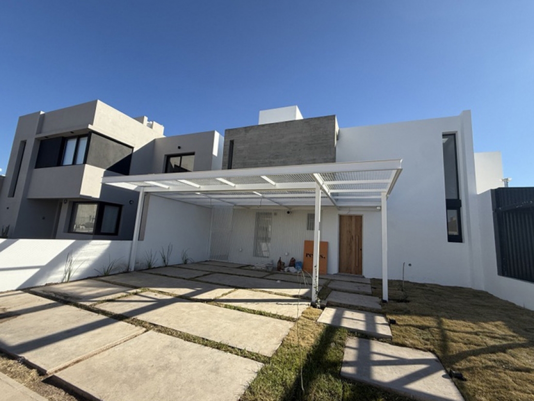 CASA EN VENTA EN DOCTA | 2 DORMITORIOS + PILETA | DISE�O Y CALIDAD
