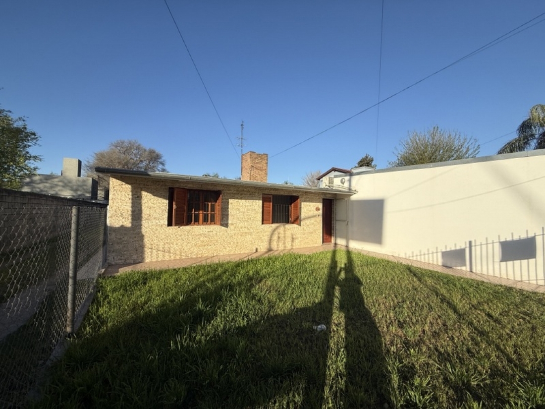 CASA EN VENTA 2 DORMITORIOS + LOCAL + GALP�N