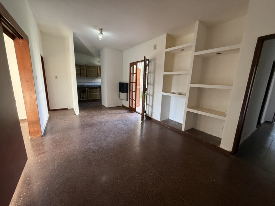 CASA EN VENTA 2 DORMITORIOS + LOCAL + GALP�N