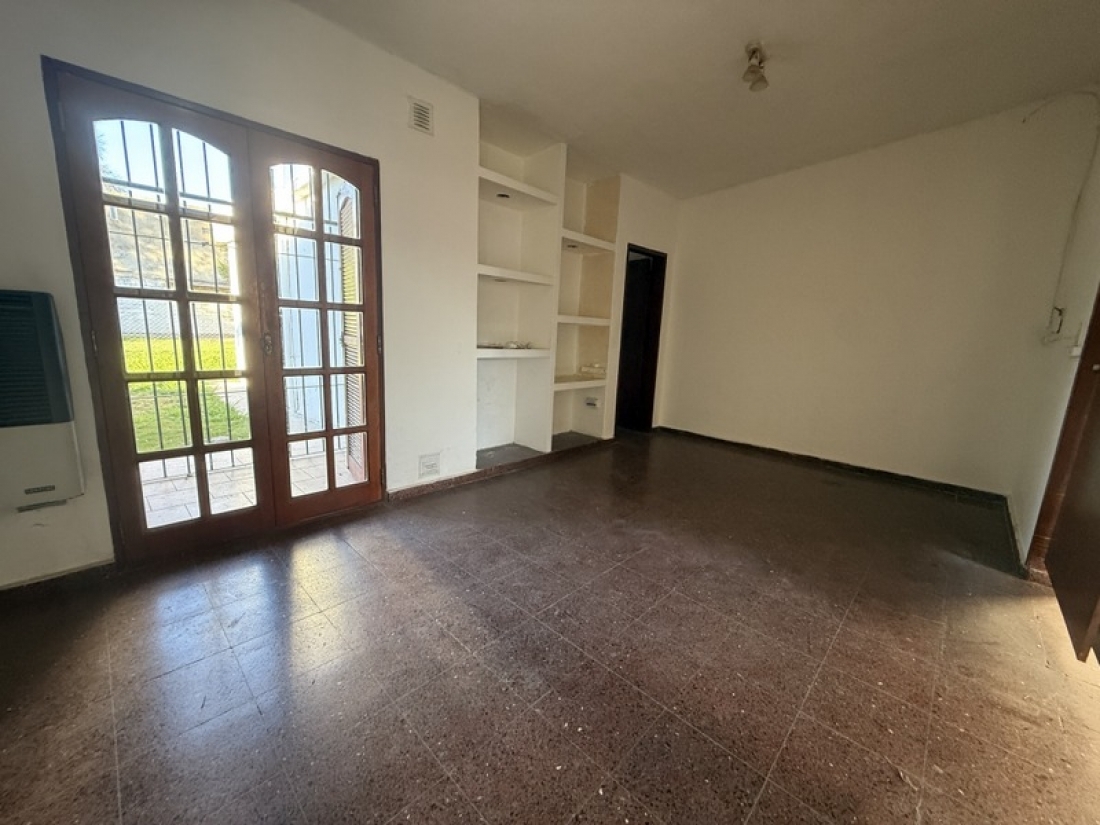 CASA EN VENTA 2 DORMITORIOS + LOCAL + GALP�N